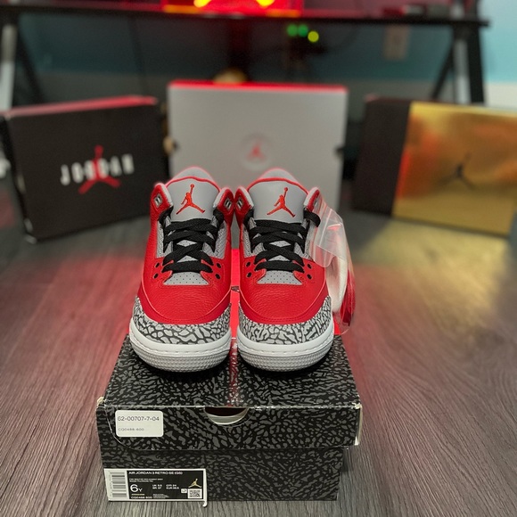 Jordan 3 size 6Y Brand new with box - Picture 5 of 6